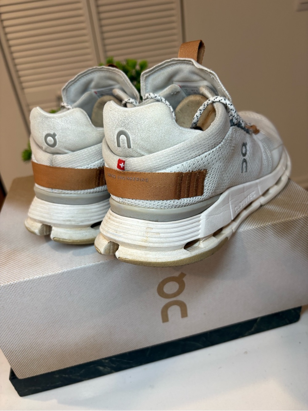 On Cloud CloudNova White/Cream/Tan Women’s running shoes, size 7.5 - Picture 3 of 10